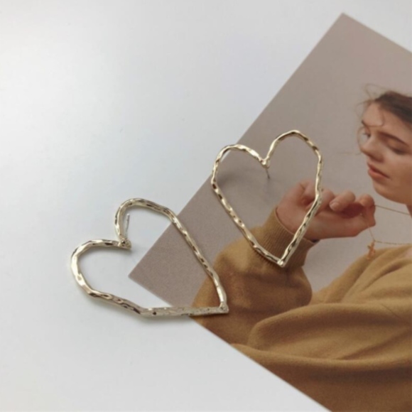 Carved Heart Outline Gold Stud Earrings - Picture 3 of 7